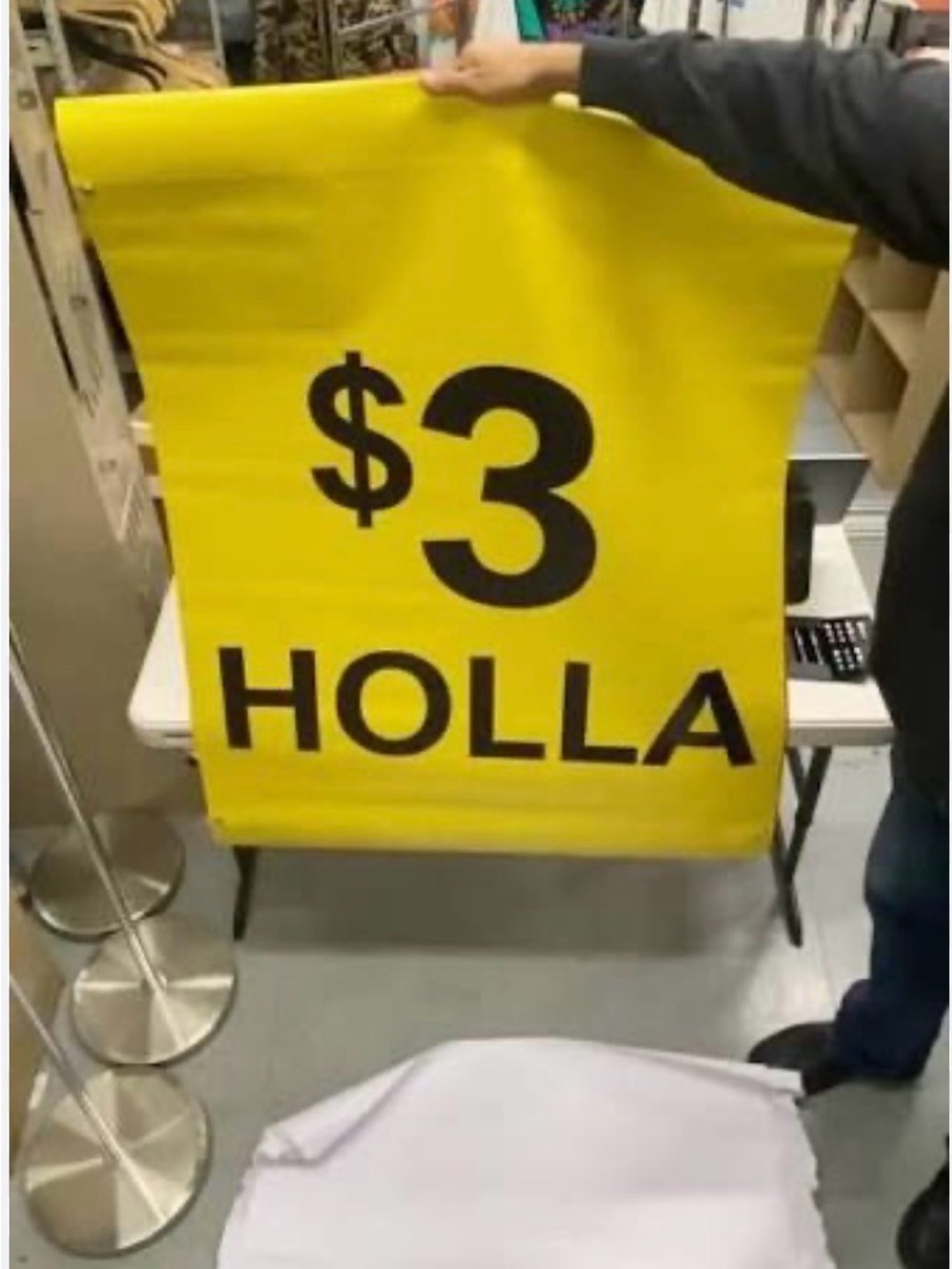 $3 HOLLA
